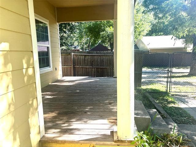 Building Photo - 905 Isbell Rd