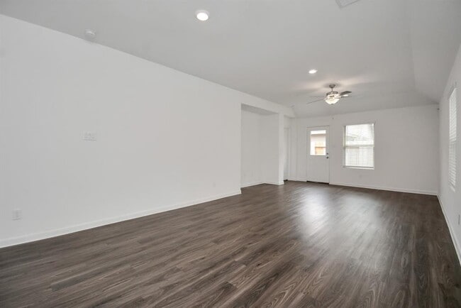 Building Photo - 11807 Kinlough Dr