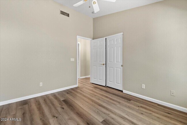 Building Photo - 312 E Mesquite St