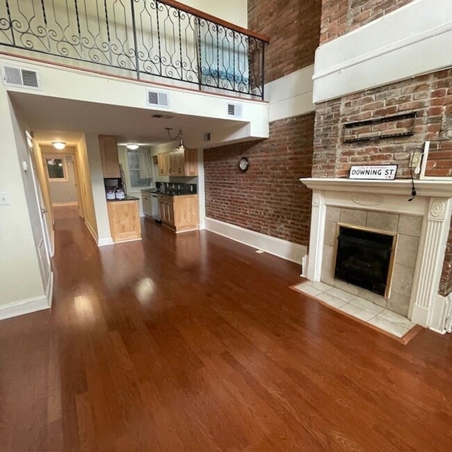 Building Photo - Logan/Shaw - Spacious 3 Bedroom, Two Bath Apartment