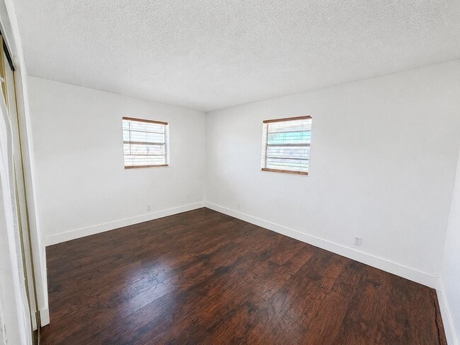 Building Photo - 2821 Duke Ln