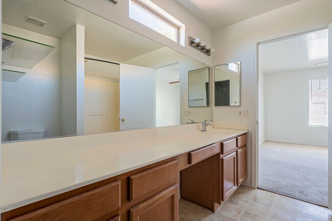 Building Photo - 4 Bedroom home for rent