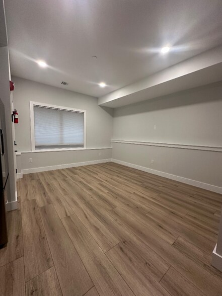 Building Photo - 56 Brill St