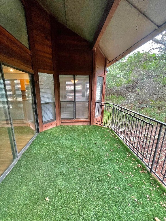 Building Photo - 4711 Spicewood Springs Rd