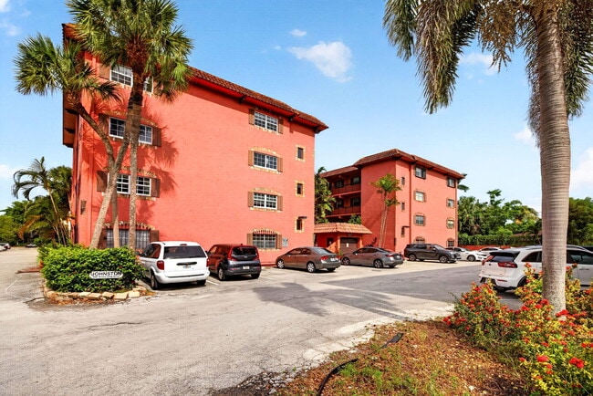 Building Photo - 660 Tennis Club Dr