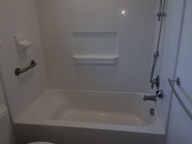 Building Photo - PENDING APPLICATIONS! Single Family Home i...