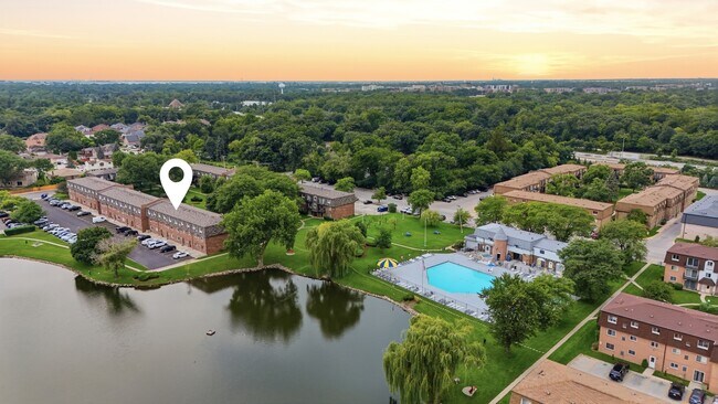 Building Photo - 9388 Bay Colony Dr