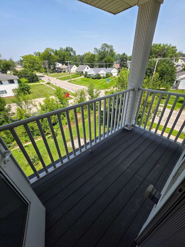 Building Photo - 2 Bedroom | 1 Bathroom 3rd Floor Apartment...