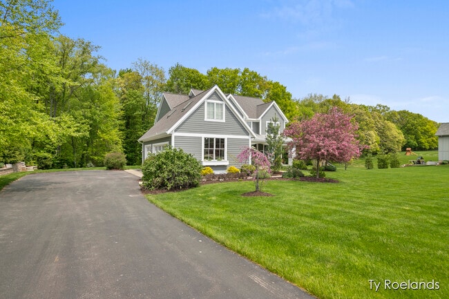 Building Photo - 3757 Lake Birch St NE