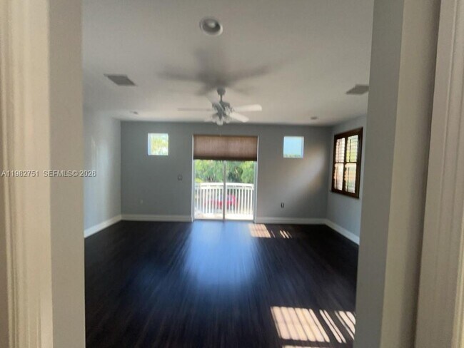 Building Photo - 409 SW 5th St