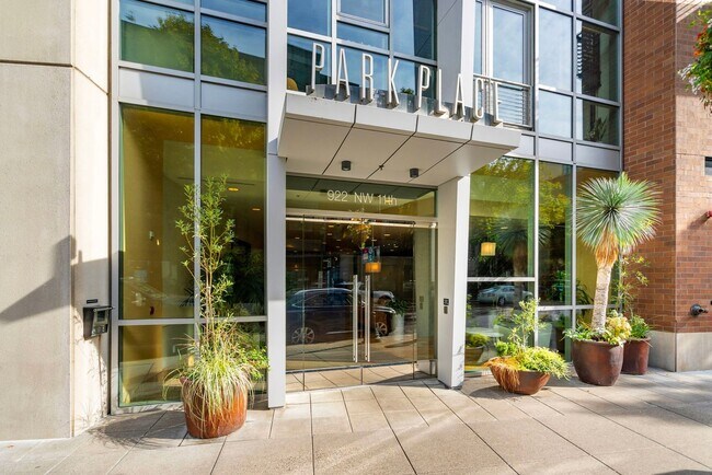 Building Photo - Park Place - 1 bed/1.5 bath/bonus room - Pearl District Condo w/NEW paint/bedroom carpet/parking/...