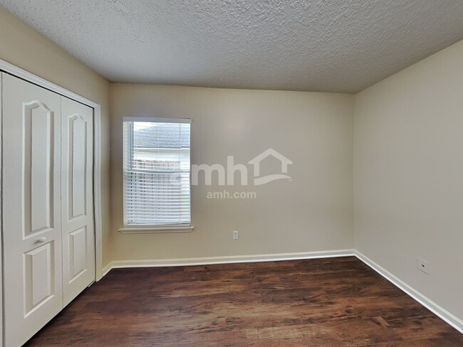 Building Photo - 633 Battlegate Ln