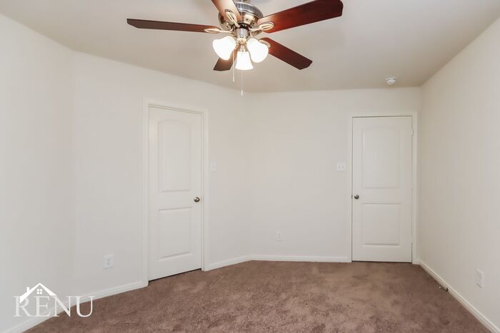 Building Photo - 10506 Sweetwater Creek Dr