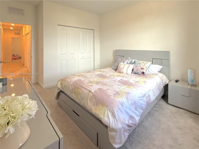 Building Photo - 1060 SE 26th Ter