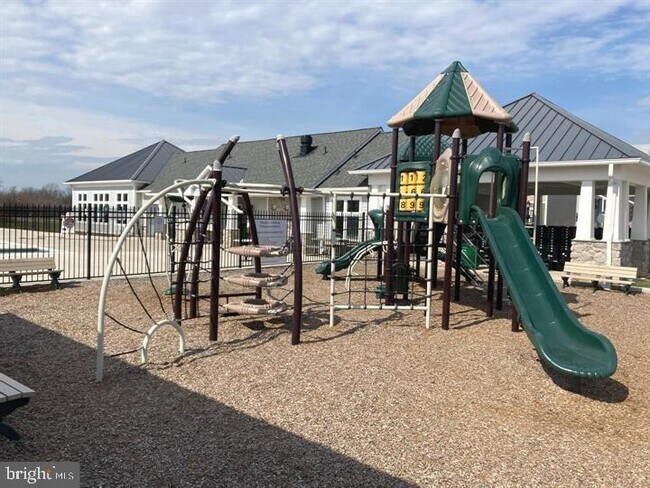 Building Photo - 64 Grant St