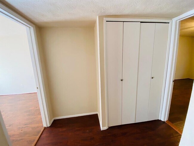 Building Photo - 615 Stonewall Dr