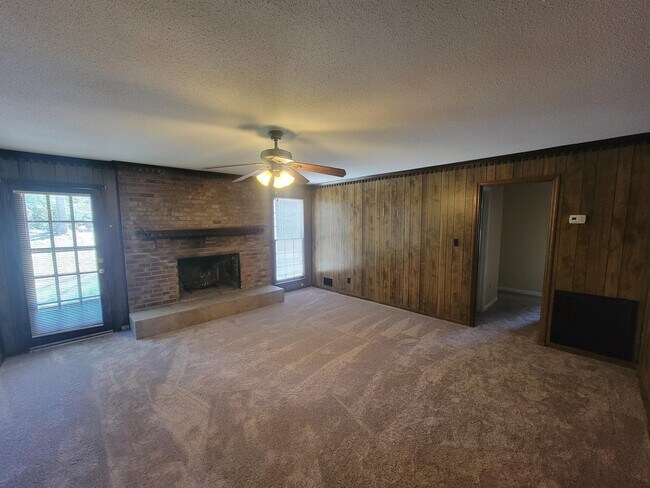 Building Photo - 4554 Glennwood Dr
