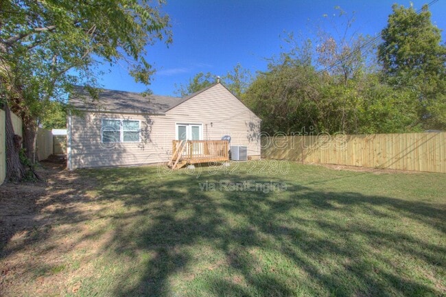 Building Photo - 230 E Zion St