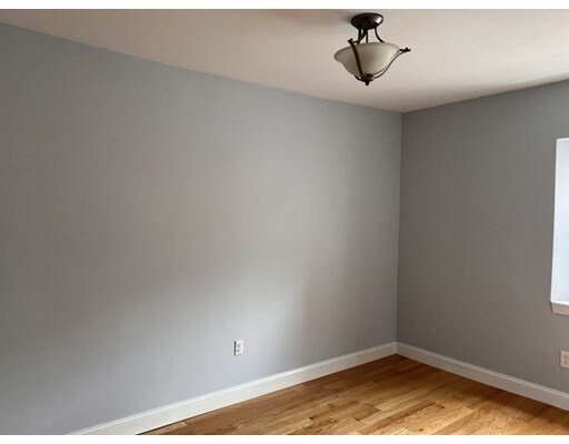 Building Photo - 316 Main St