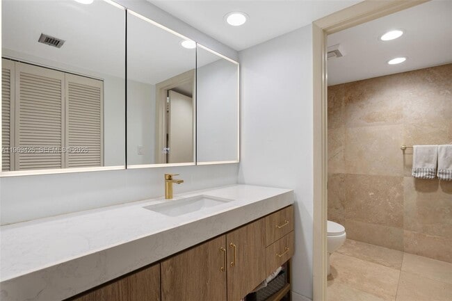 Building Photo - 1915 Brickell Ave