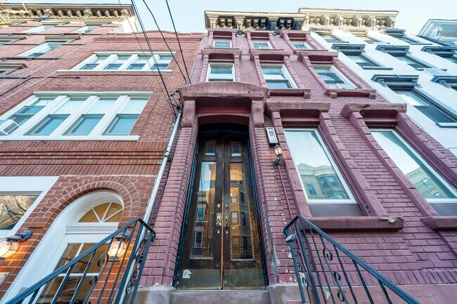 Building Photo - 909 Willow Ave