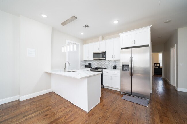 Building Photo - 1306 27th St