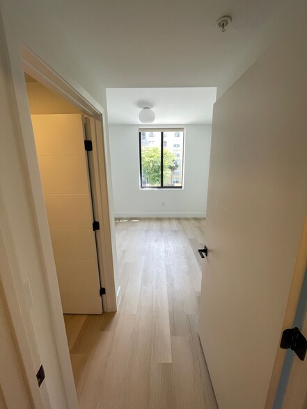 Building Photo - 2377 NE 183rd Ter