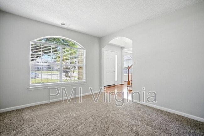 Building Photo - 312 Hickory Hinge Way