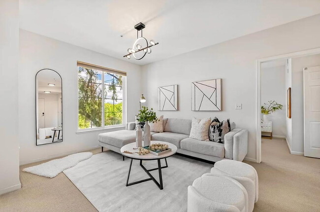 Building Photo - "Chic 1-Bed Oasis in San Jose with Hardwoo...