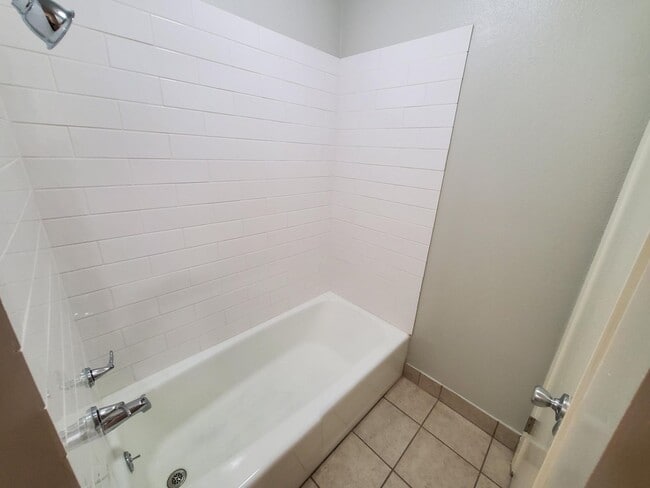 Building Photo - 911 Vance Jackson Rd