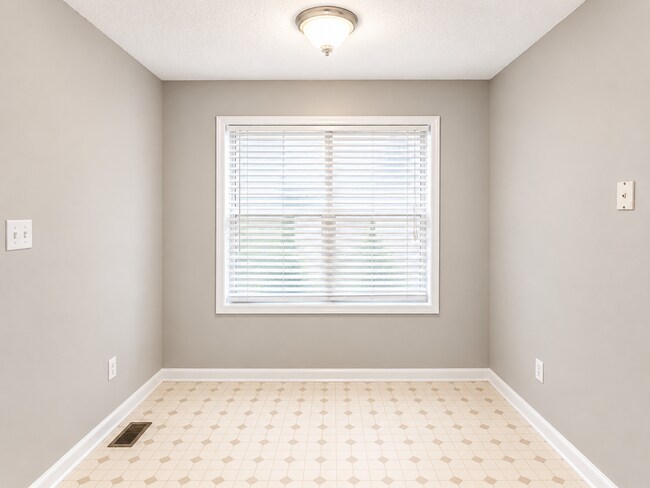 Building Photo - 635 Ashley Oaks Dr
