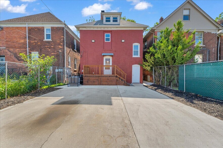 Building Photo - 5238 Commonwealth St