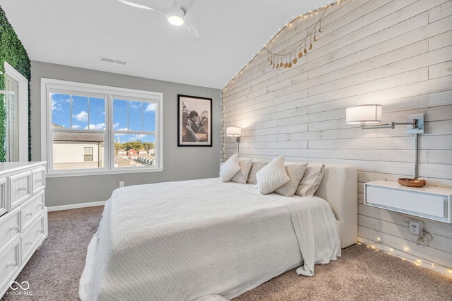 Building Photo - 315 Steeples Blvd