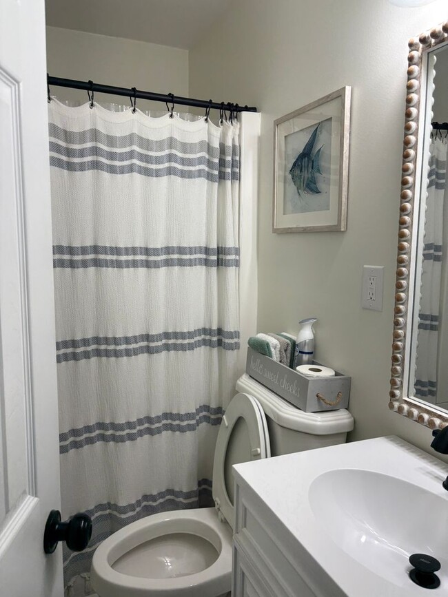 Building Photo - 2 Bedroom 2 Bath (+Bonus Bedoom) in Kill Devil Hills