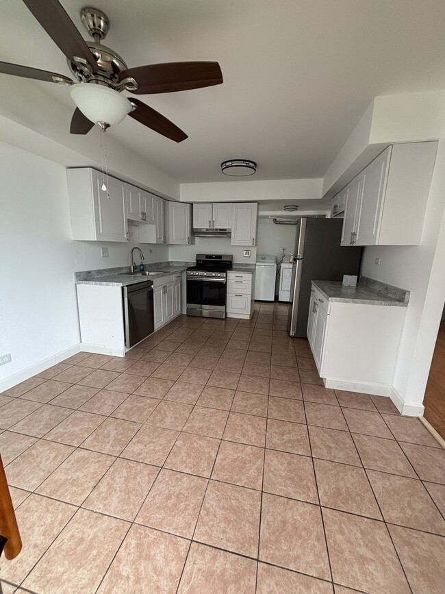 Building Photo - 1707 Queensbury Cir