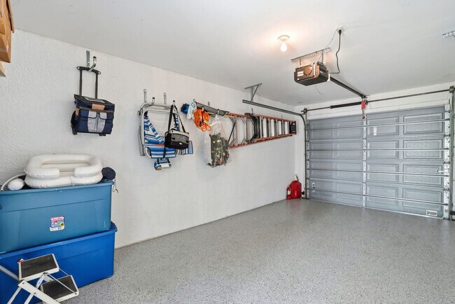 Building Photo - 4945 Cougar Ct S