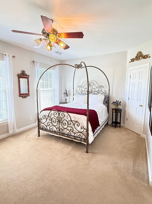 Building Photo - 1371 Hopton Cir