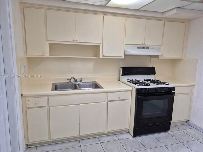 Building Photo - 641 W 30th St