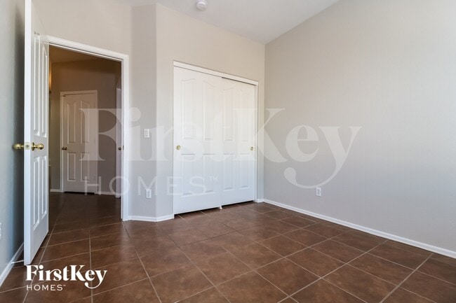 Building Photo - 5411 S Dove Hollow