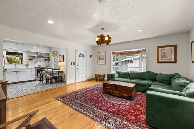 Building Photo - 721 Country Club Dr