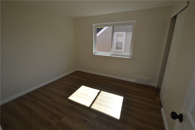 Building Photo - 405 Garfield Ave