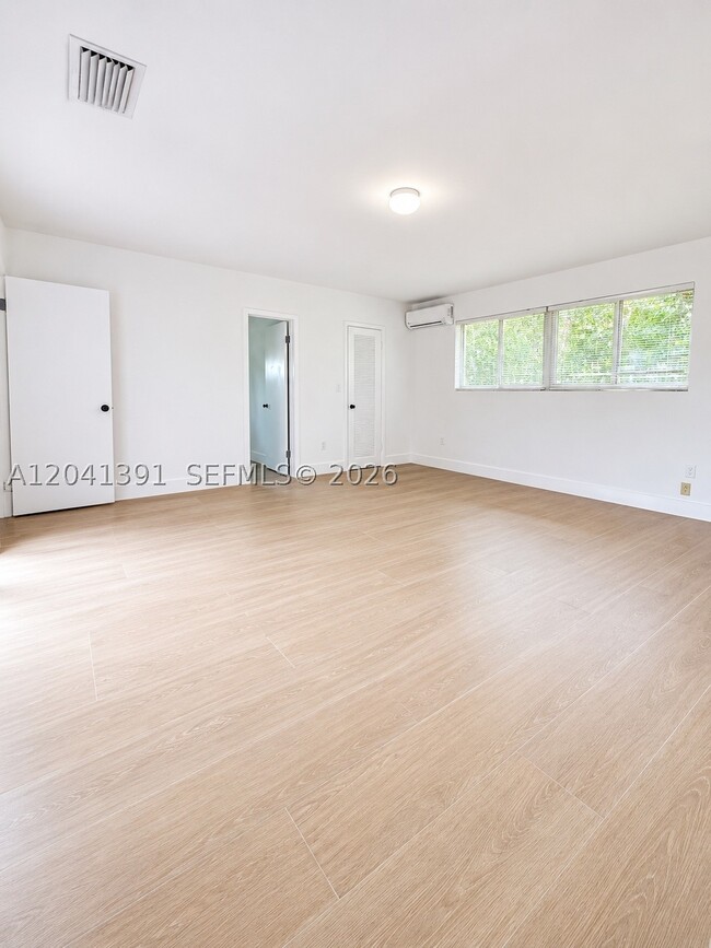 Building Photo - 13005 Zambrana St