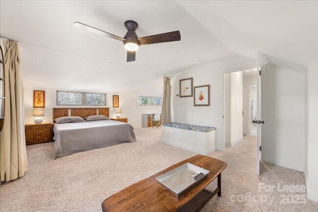 Building Photo - 5712 Oak Dr