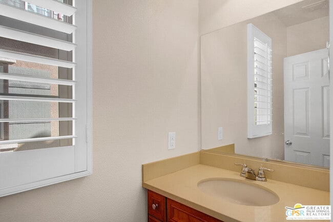 Building Photo - 607 Calle Vibrante