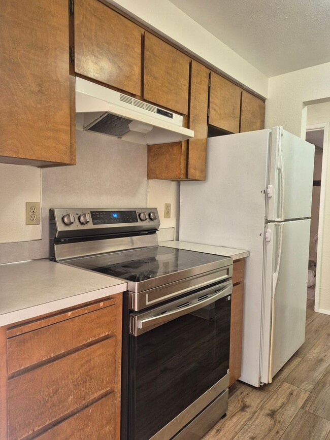Building Photo - Upgraded 2 Bedroom Duplex Walking Distance...