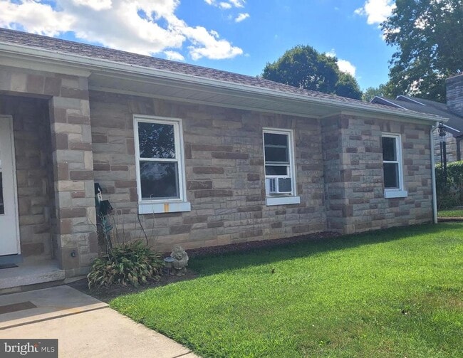 Primary Photo - 2747 Cedarhurst Rd