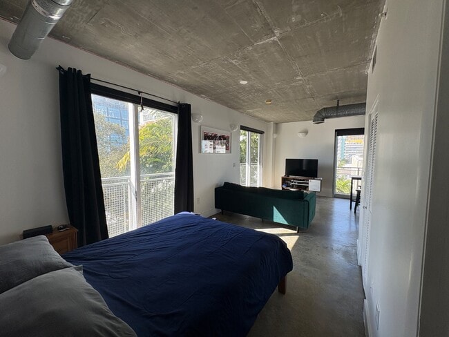 Building Photo - 455 NE 25th St