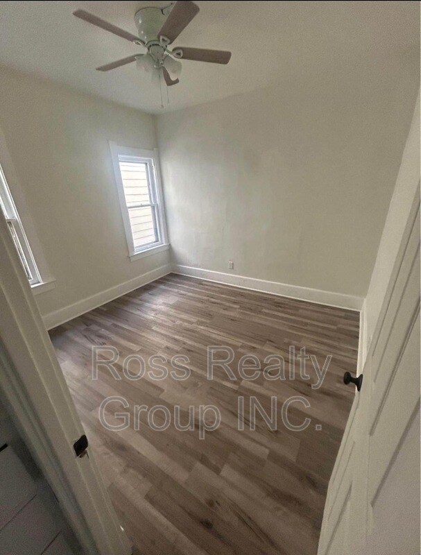 Building Photo - 2758 Monroe St