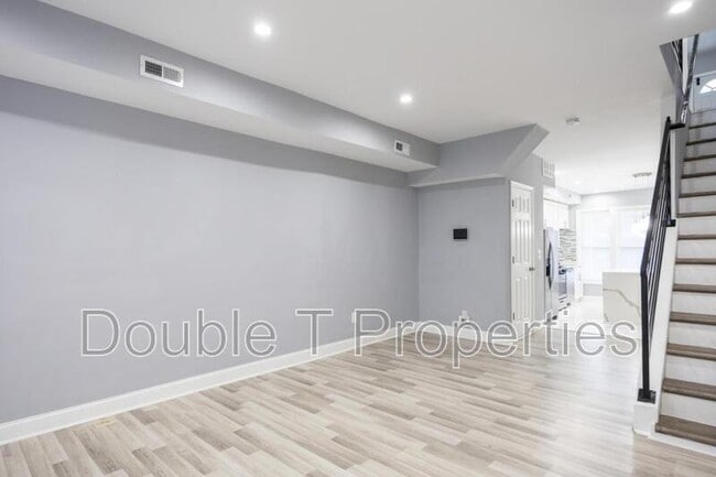 Building Photo - 10 N Ellwood Ave