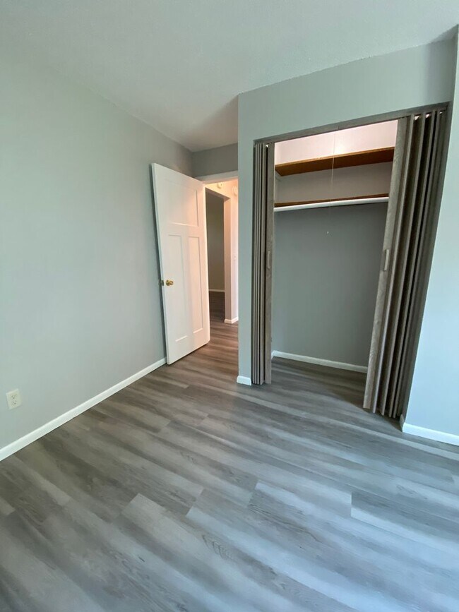 Building Photo - 2-Bed 1-Bath Unit Available Now in Brooklyn Park!